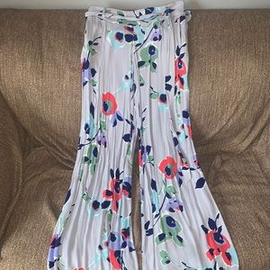Gray floral wide leg pant